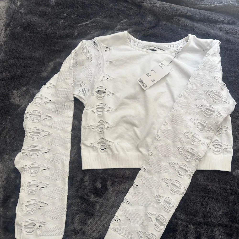 Cute Sexy Urban Outfitters White Long Sleeve Crop Top Size XL NWT